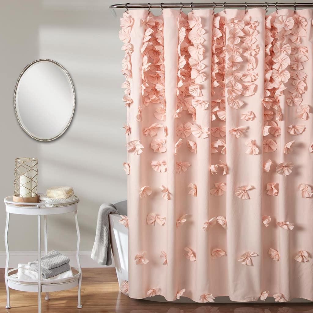 Make a Statement With These Trendy Shower Curtains | Realicozy